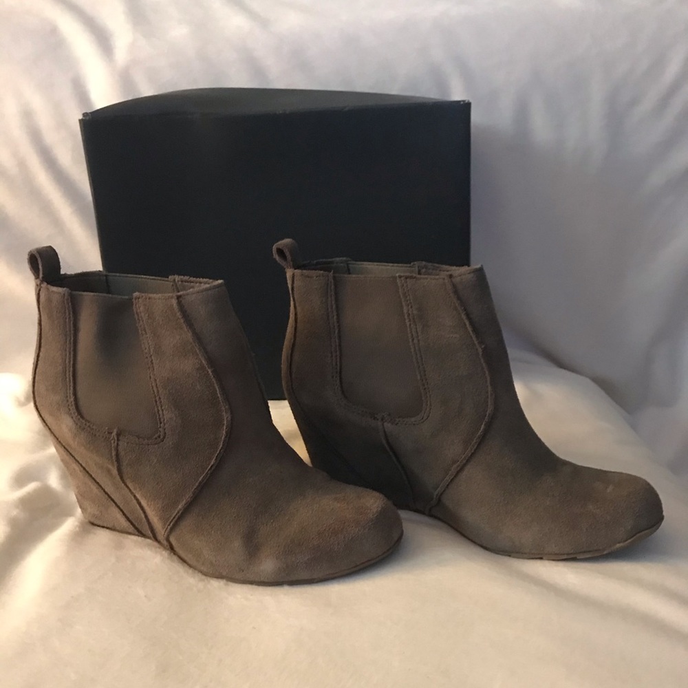Kenneth Cole Reaction Suede Booties